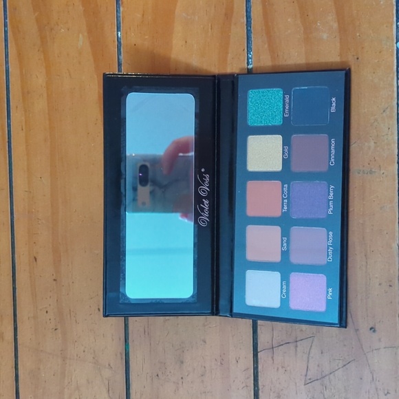 Violet Voss Essentials palette - Picture 3 of 4